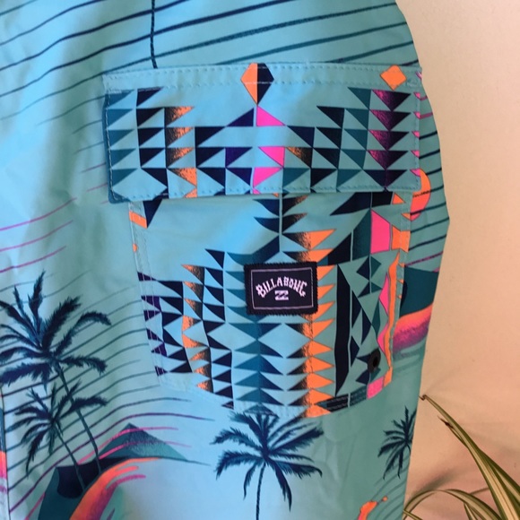 Billabong Men's shorts Size 36 EUC Aqua Blue with Island print - Picture 10 of 16